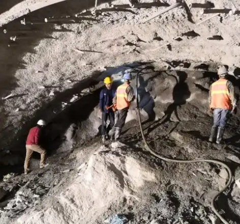 白水拱顶带模注浆料的施工流程及注意事项